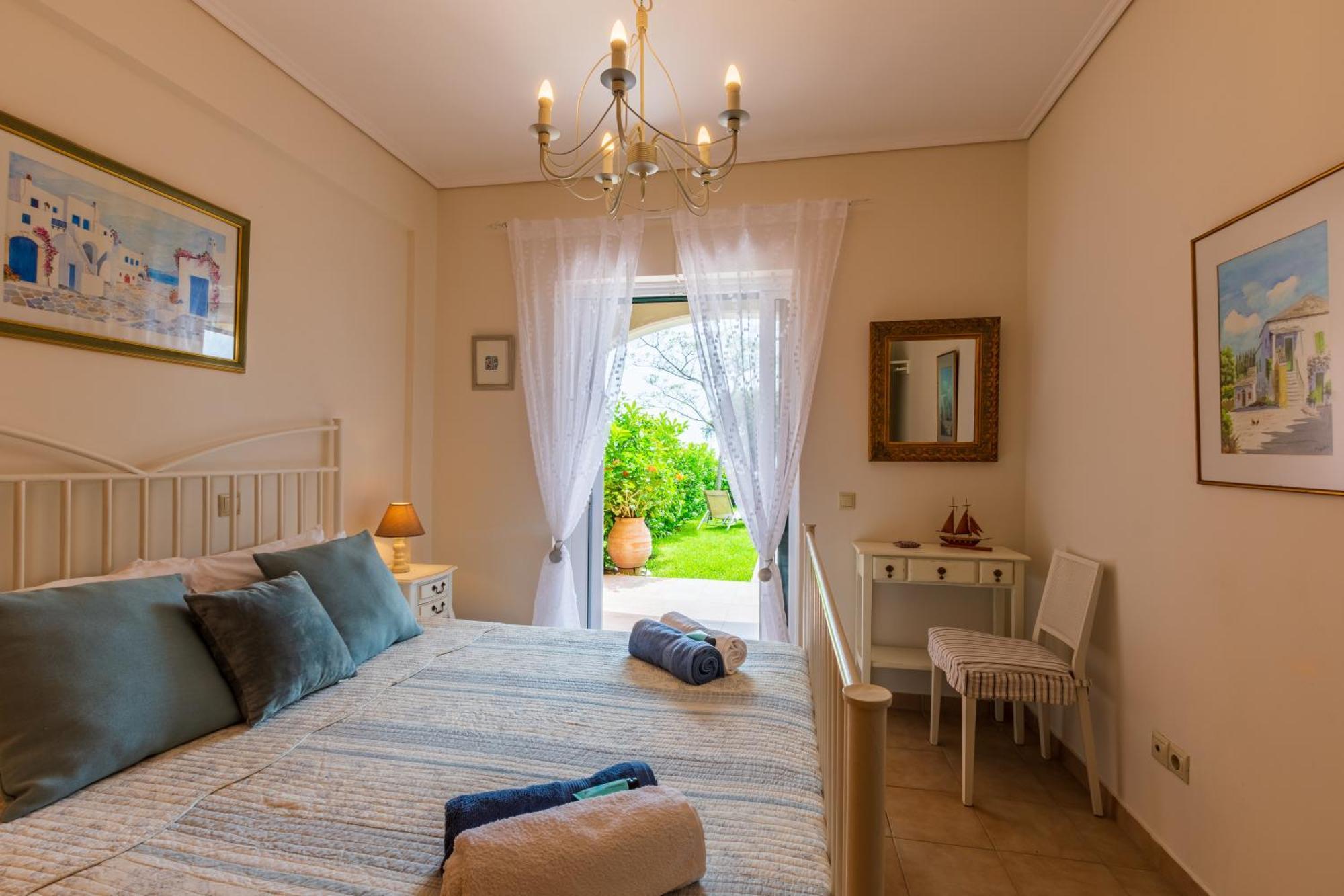 Barbati Seafront Luxury Suites Екстер'єр фото