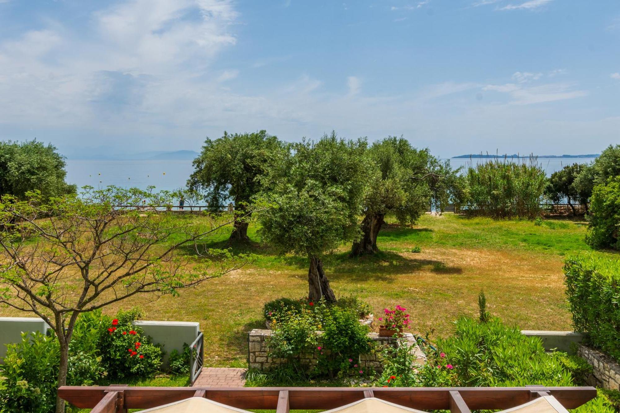 Barbati Seafront Luxury Suites Екстер'єр фото