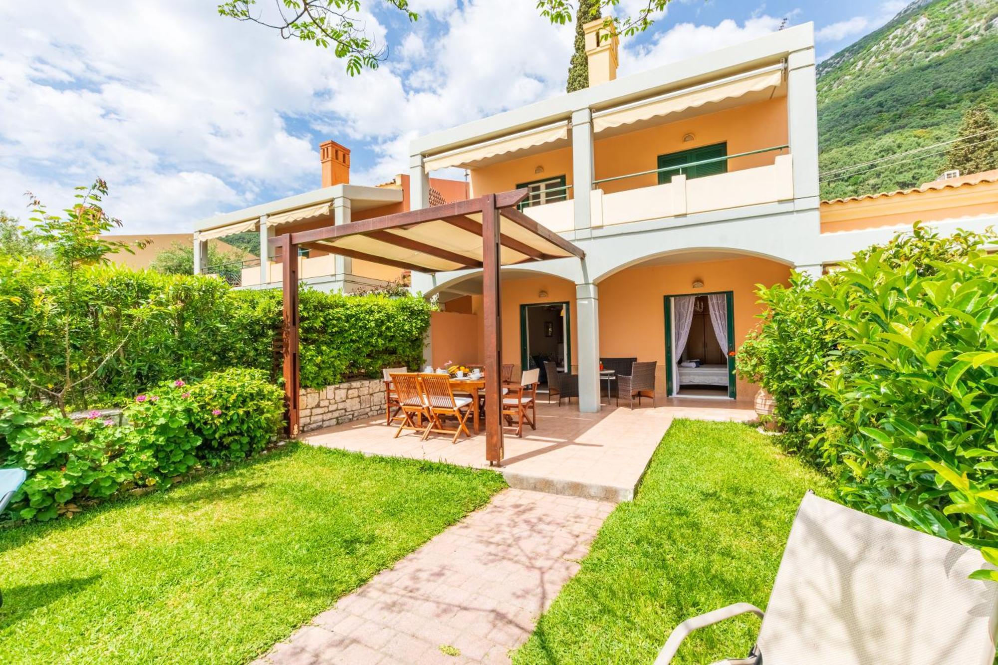 Barbati Seafront Luxury Suites Екстер'єр фото